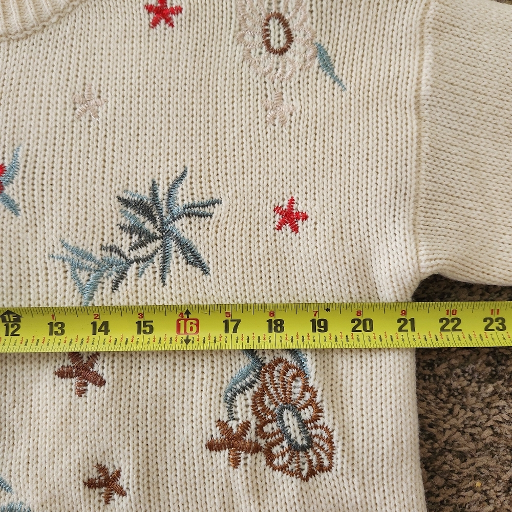 CLEARANCE || FIRM Vici Floral Embroidered Sweater - Picture 6 of 7